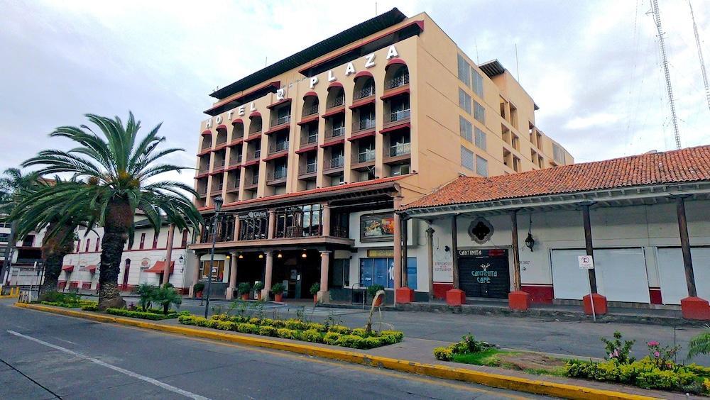 Plaza Uruapan Hotel Exterior photo