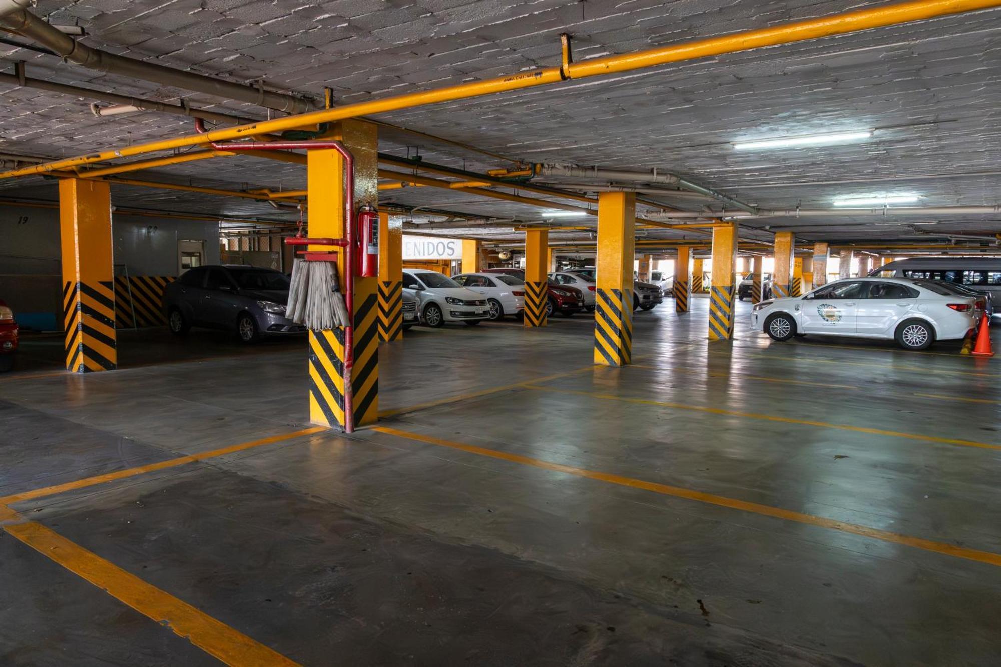 Plaza Uruapan Hotel Exterior photo