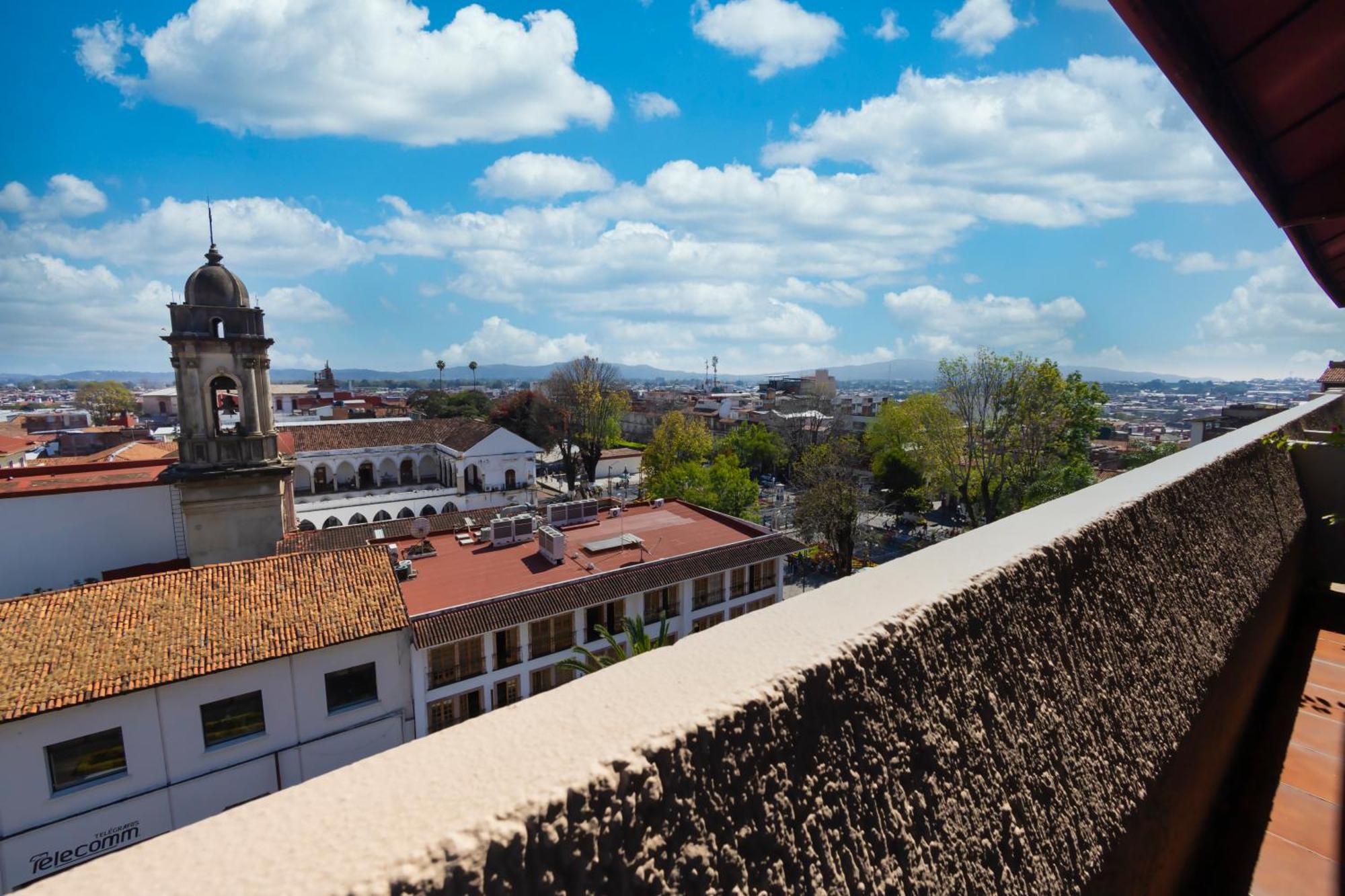 Plaza Uruapan Hotel Exterior photo