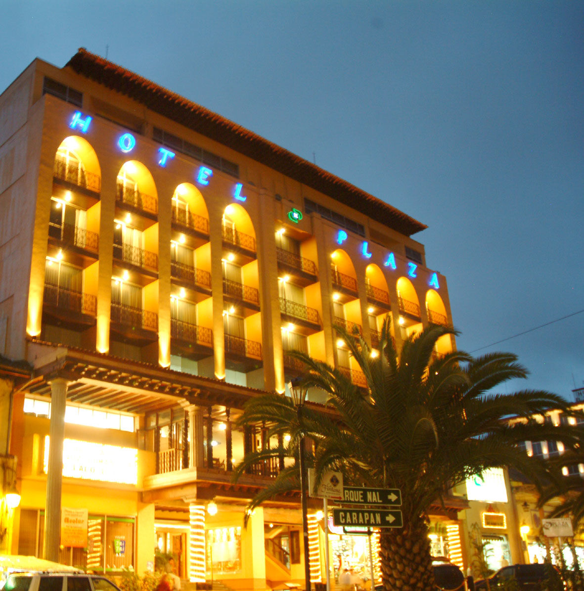 Plaza Uruapan Hotel Exterior photo